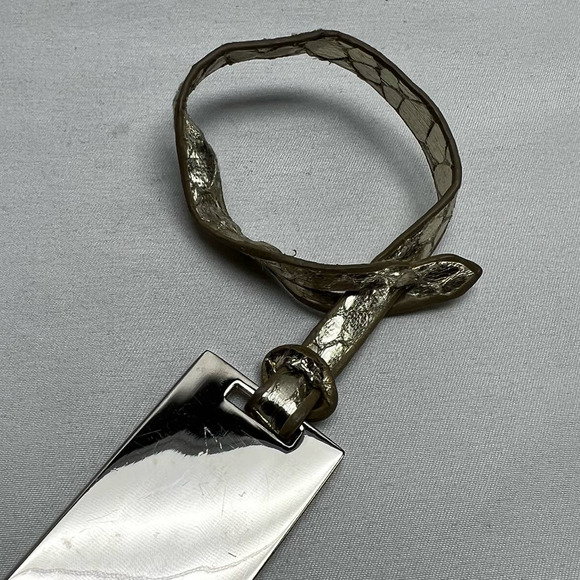 Marc Fisher Charm Hang Tag Handbag Accessory Cutout Initials Gold Tone - Picture 4 of 7